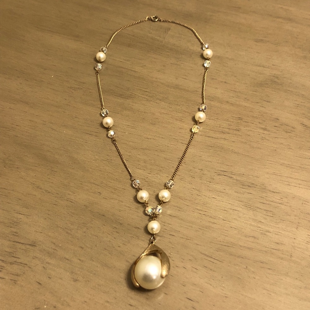 Vintage Gold Tone and Faux Pearl Necklace Costume Jewelry